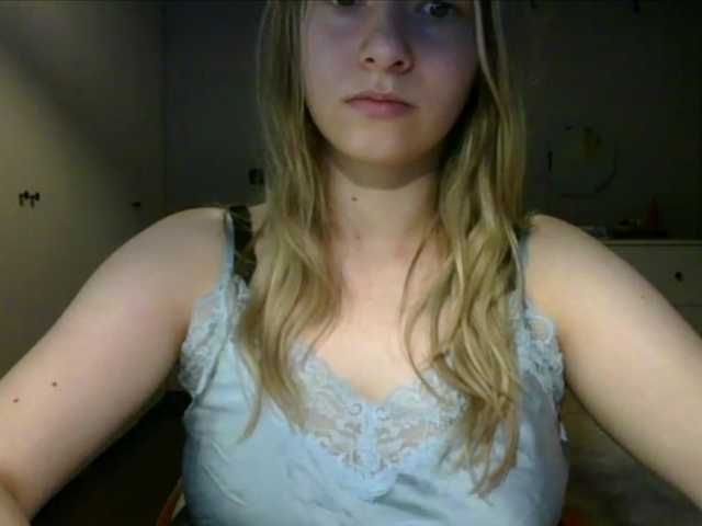RosieJune online show from August 10, 8:49 am