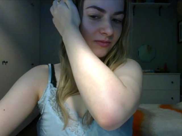 RosieJune online show from August 10, 10:05 am