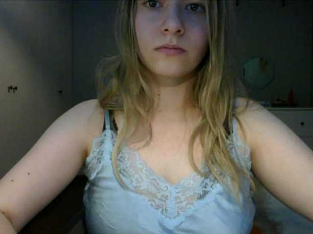 RosieJune online show from August 10, 11:11 am