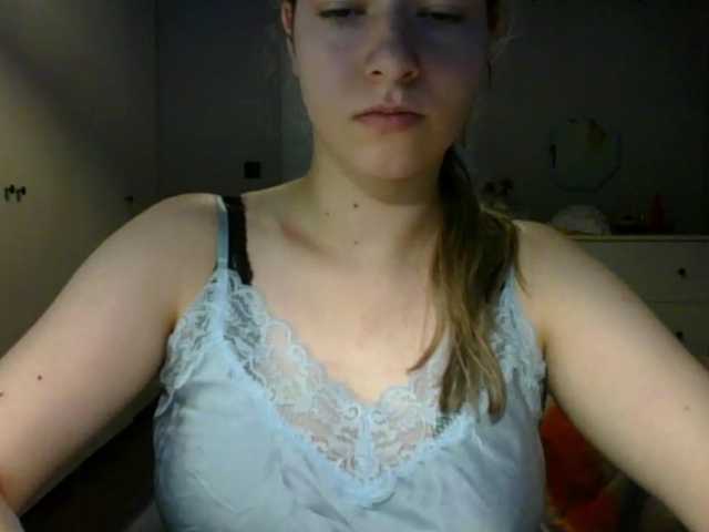 RosieJune online show from August 11, 8:49 am