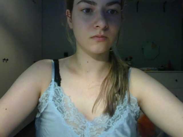 RosieJune online show from August 11, 9:55 am