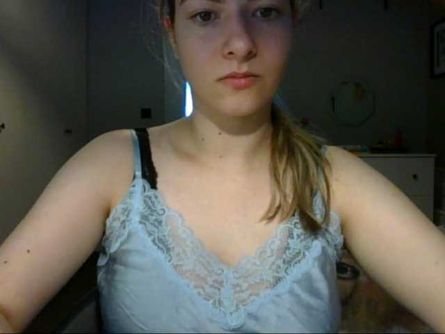 RosieJune online show from August 12, 9:44 am