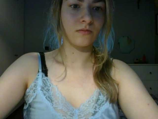 RosieJune online show from August 13, 9:45 am