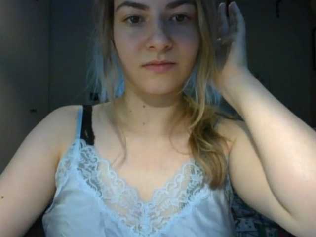 RosieJune online show from August 13, 10:51 am