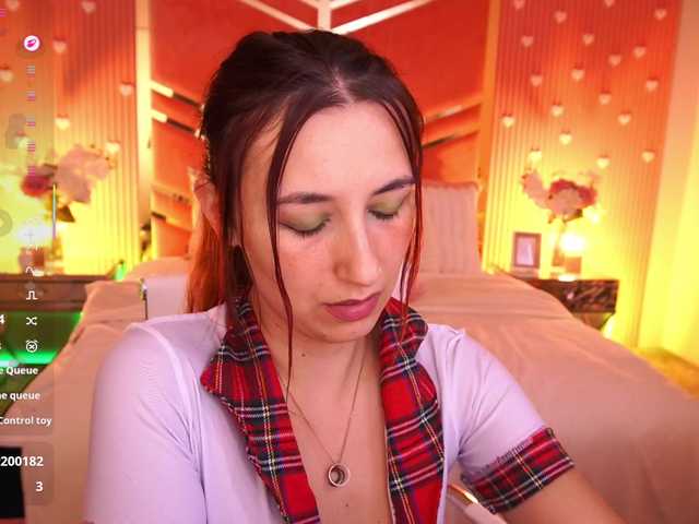 RoxyRayy online show from August 2, 7:43 pm