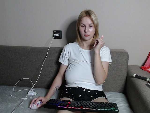 RoyAngela online show from July 29, 4:25 pm