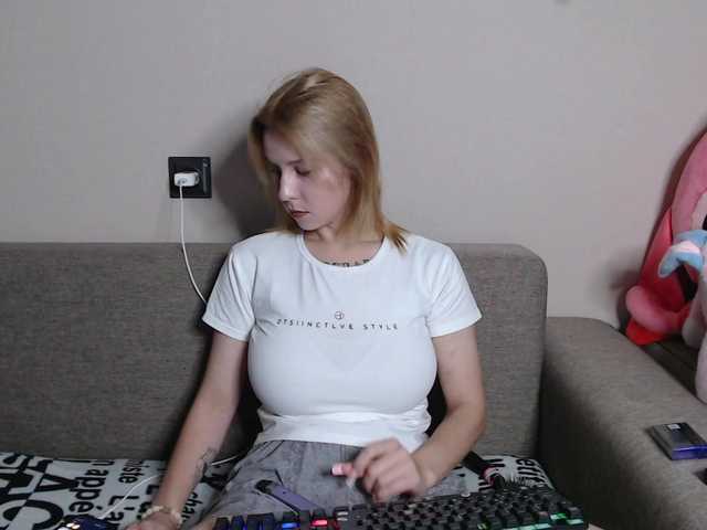 RoyAngela online show from August 2, 3:41 pm