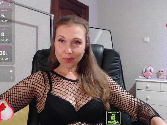 RussellTara online show from August 11, 8:44 pm