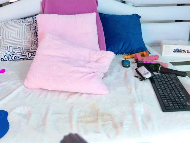 SabrinnaTaylor online show from August 5, 9:24 pm