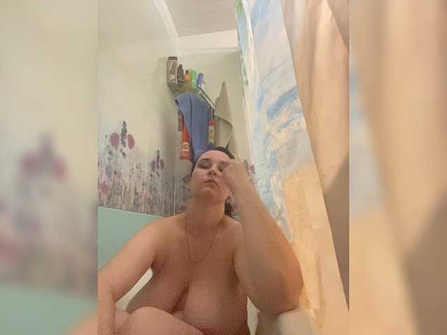 SaliiOnli online show from August 4, 8:39 pm