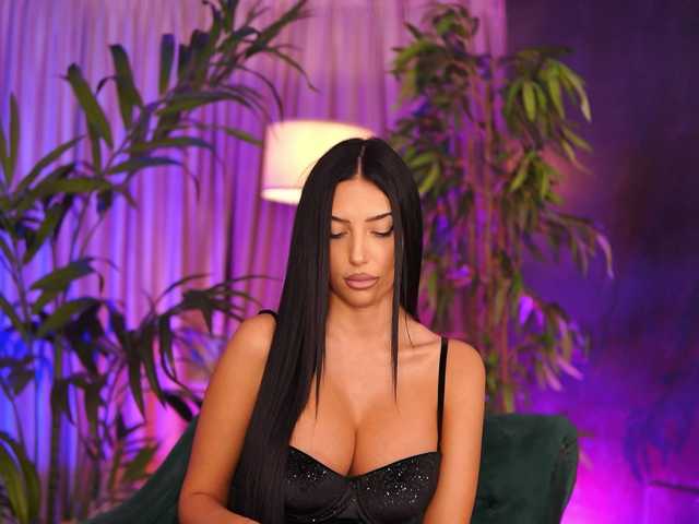 SalmaJade online show from August 10, 6:09 pm