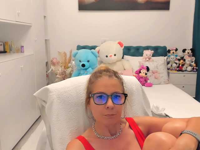 SalomeJade online show from August 2, 9:05 am