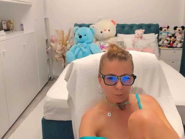 SalomeJade online show from August 11, 6:15 am