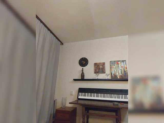 Sandra May online show from July 27, 9:31 pm