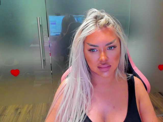 SarahStone online show from April 18, 9:34 am
