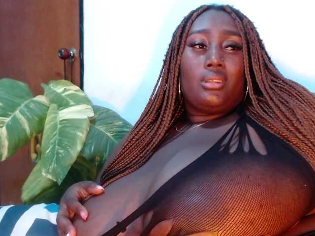 SavannaRichards online show from July 28, 1:00 am