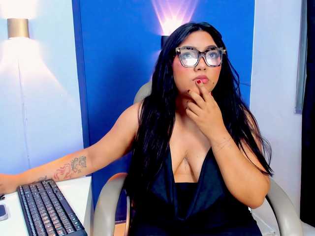 ScarlettCrox online show from August 7, 5:24 pm