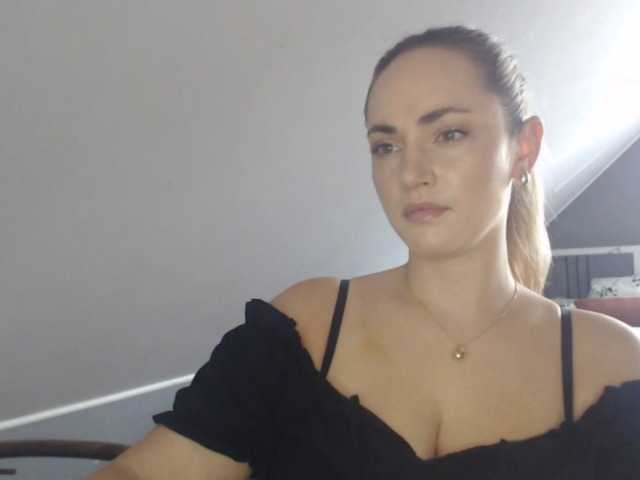 ScarlettXQueen online show from August 5, 7:50 am