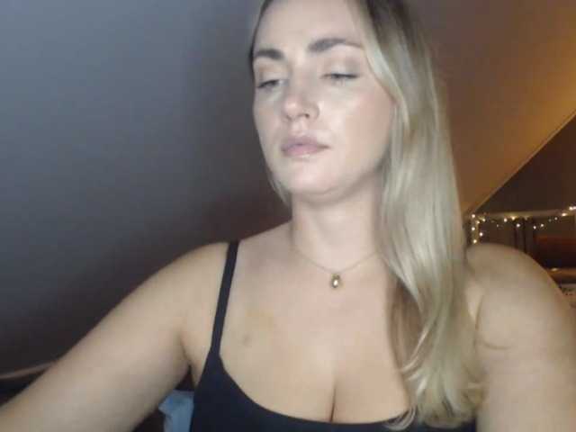 ScarlettXQueen online show from August 6, 8:19 pm