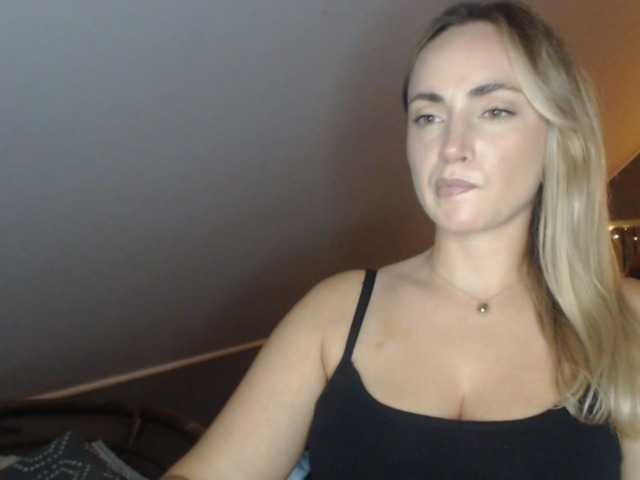 ScarlettXQueen online show from August 6, 10:53 pm
