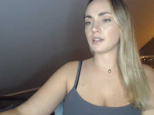 ScarlettXQueen online show from August 7, 8:20 pm