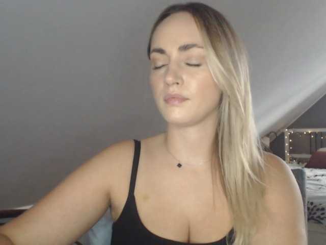 ScarlettXQueen online show from August 10, 4:30 pm