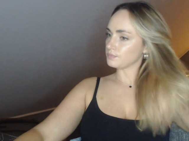 ScarlettXQueen online show from August 10, 6:42 pm