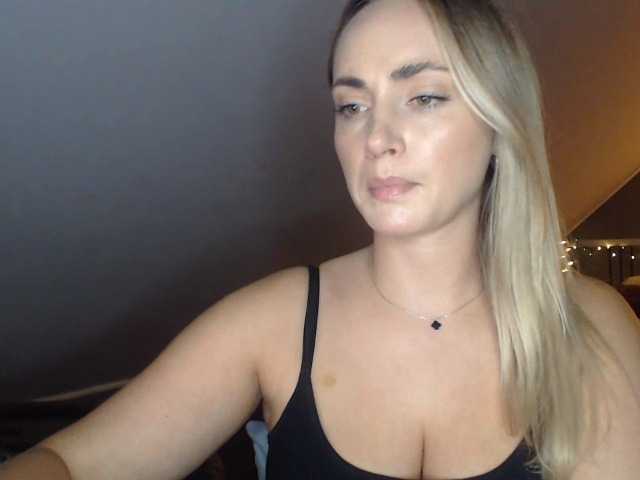 ScarlettXQueen online show from August 10, 8:21 pm