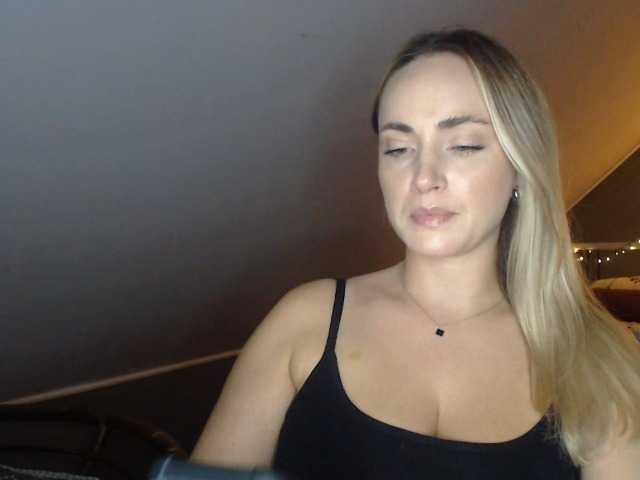 ScarlettXQueen online show from August 10, 9:38 pm