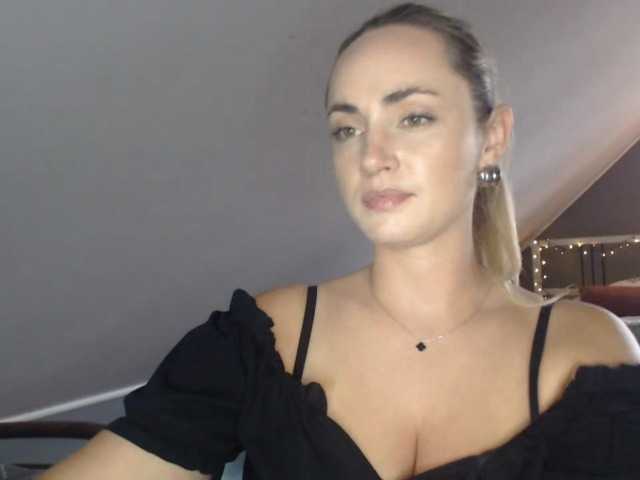 ScarlettXQueen online show from August 11, 5:48 pm