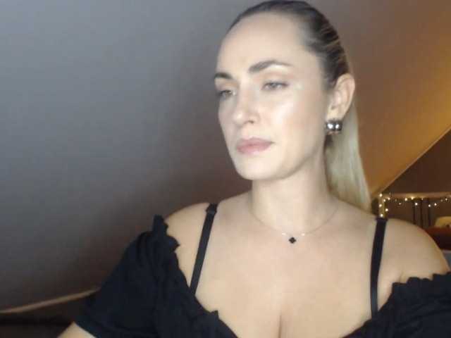 ScarlettXQueen online show from August 13, 9:29 pm