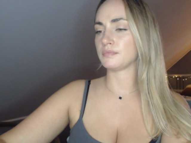 ScarlettXQueen online show from August 14, 6:11 pm