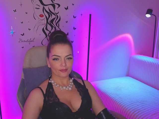 SelenaOlson online show from July 29, 12:50 am