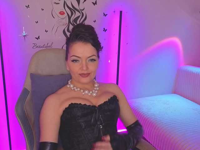 SelenaOlson online show from July 31, 1:28 pm