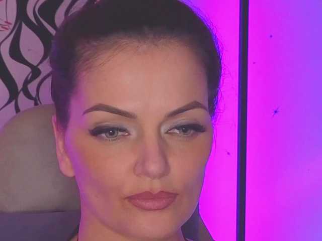 SelenaOlson online show from August 5, 2:53 am