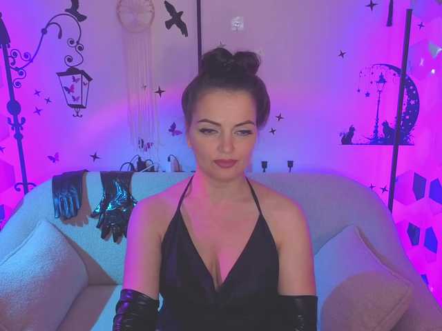 SelenaOlson online show from August 16, 2:32 pm