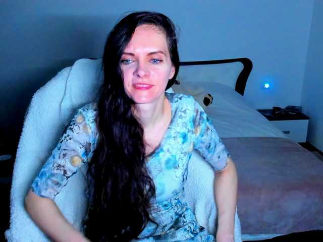 SexQueen11 online show from August 7, 8:47 am