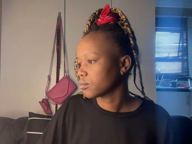 SexyBaddie online show from August 2, 10:00 am