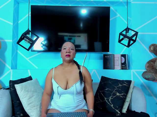 SharonNoa online show from August 11, 2:30 pm