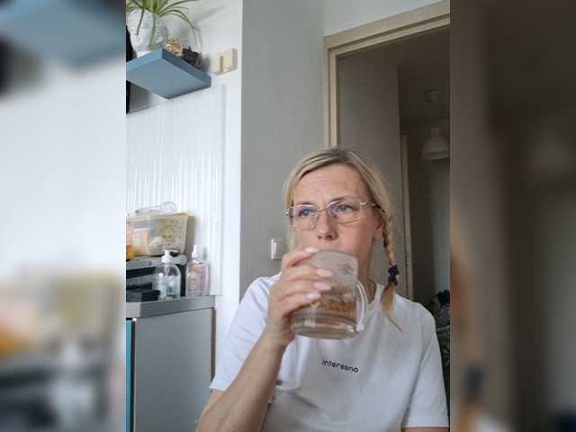 ShiningMILF online show from August 14, 7:45 am