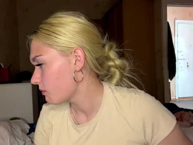ShontaDwane online show from May 26, 3:57 pm