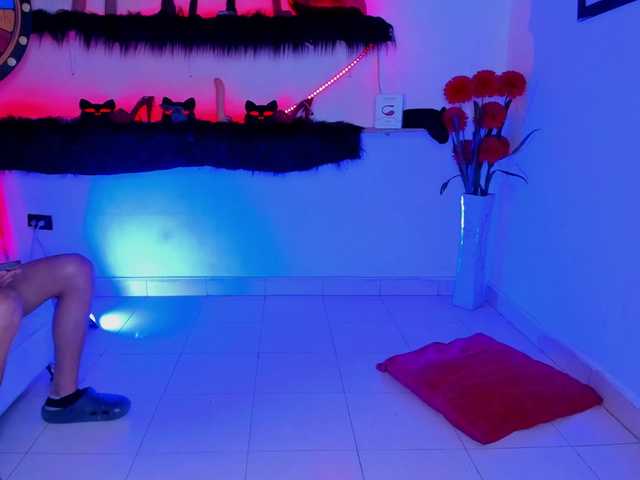 Shyfantasies online show from August 12, 7:33 am