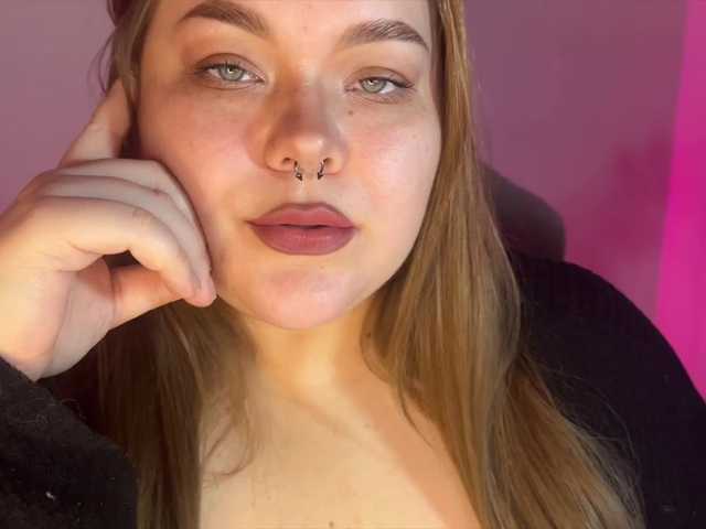 LovelyEmily online show from August 11, 7:27 pm