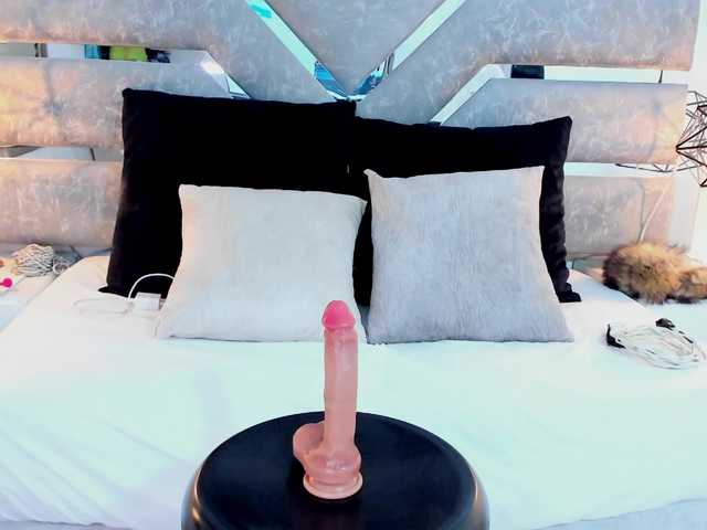 Slut-Milf online show from August 3, 9:55 pm