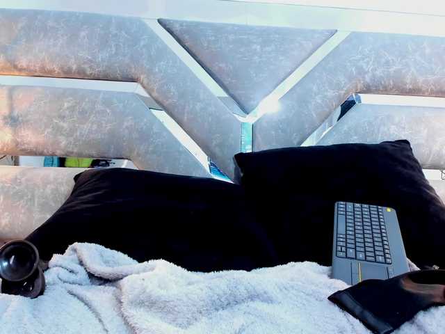 Slut-Milf online show from August 4, 12:07 am