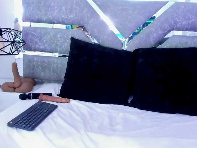 Slut-Milf online show from August 7, 11:38 pm