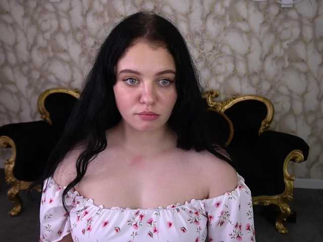 SnowWhiti online show from August 5, 10:30 pm
