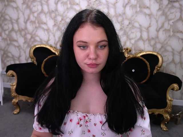 SnowWhiti online show from August 7, 11:05 pm