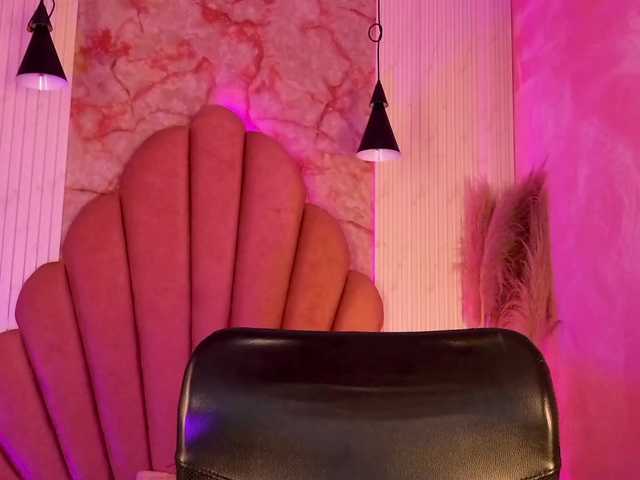 Sofi-Thomas online show from August 6, 5:23 pm