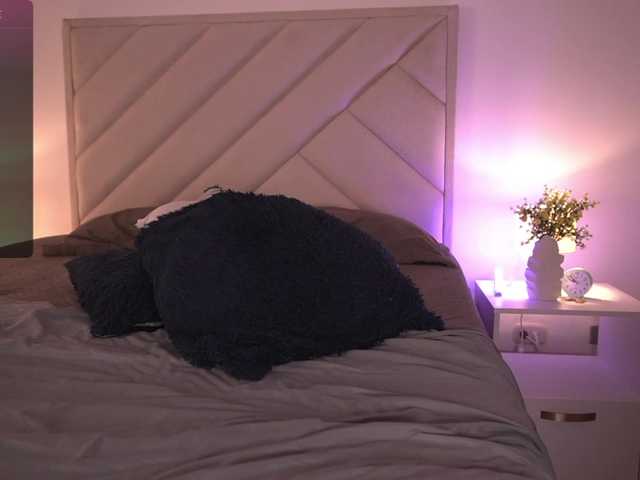 Sofia-Jones online show from August 7, 2:55 am